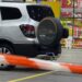 Homem é morto a tiros em estacionamento de atacado em Canoas; criminosos fogem e batem carro, diz polícia